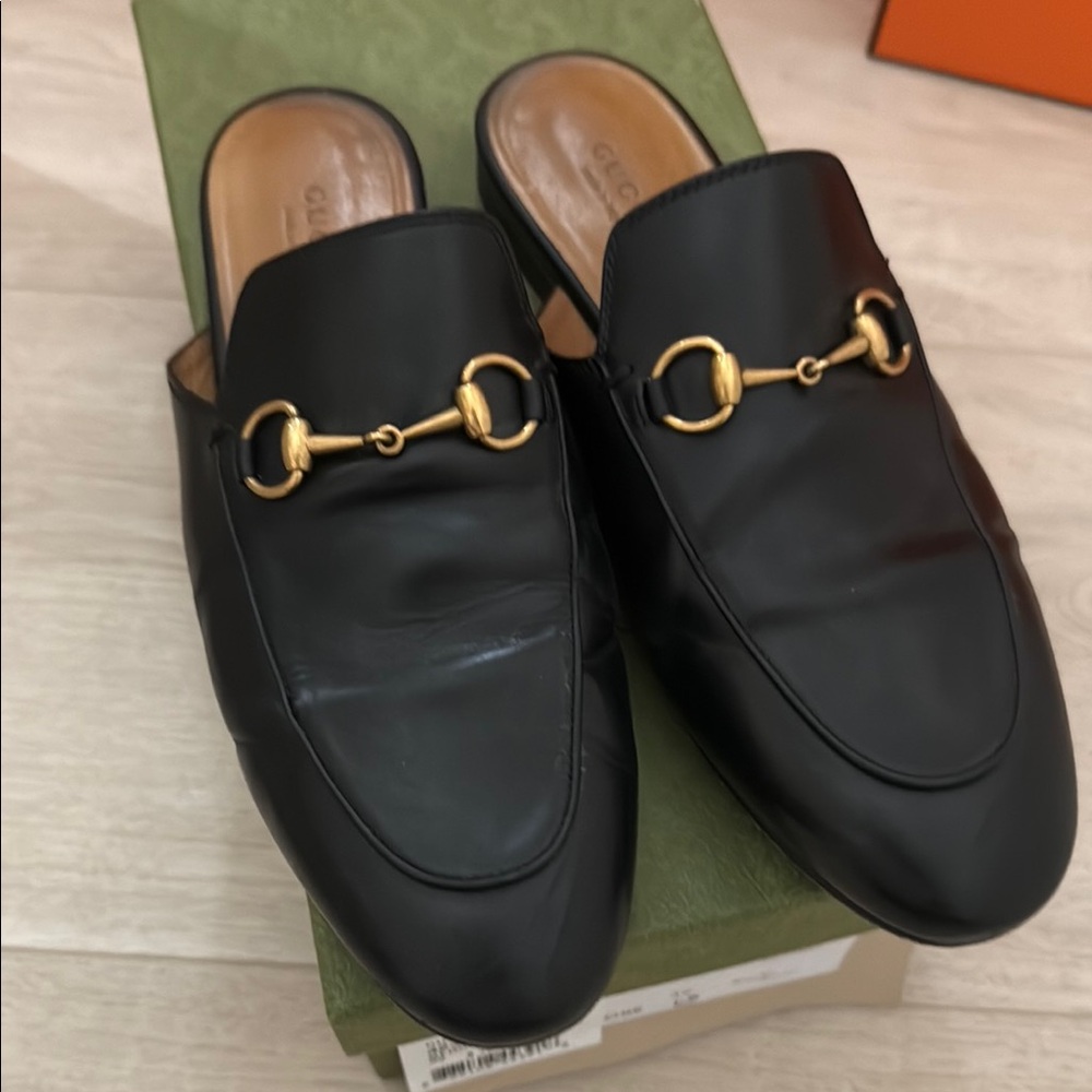 Gucci Black Leather Horsebit Mule Clogs with Gold Hardware - Picture 2 of 5